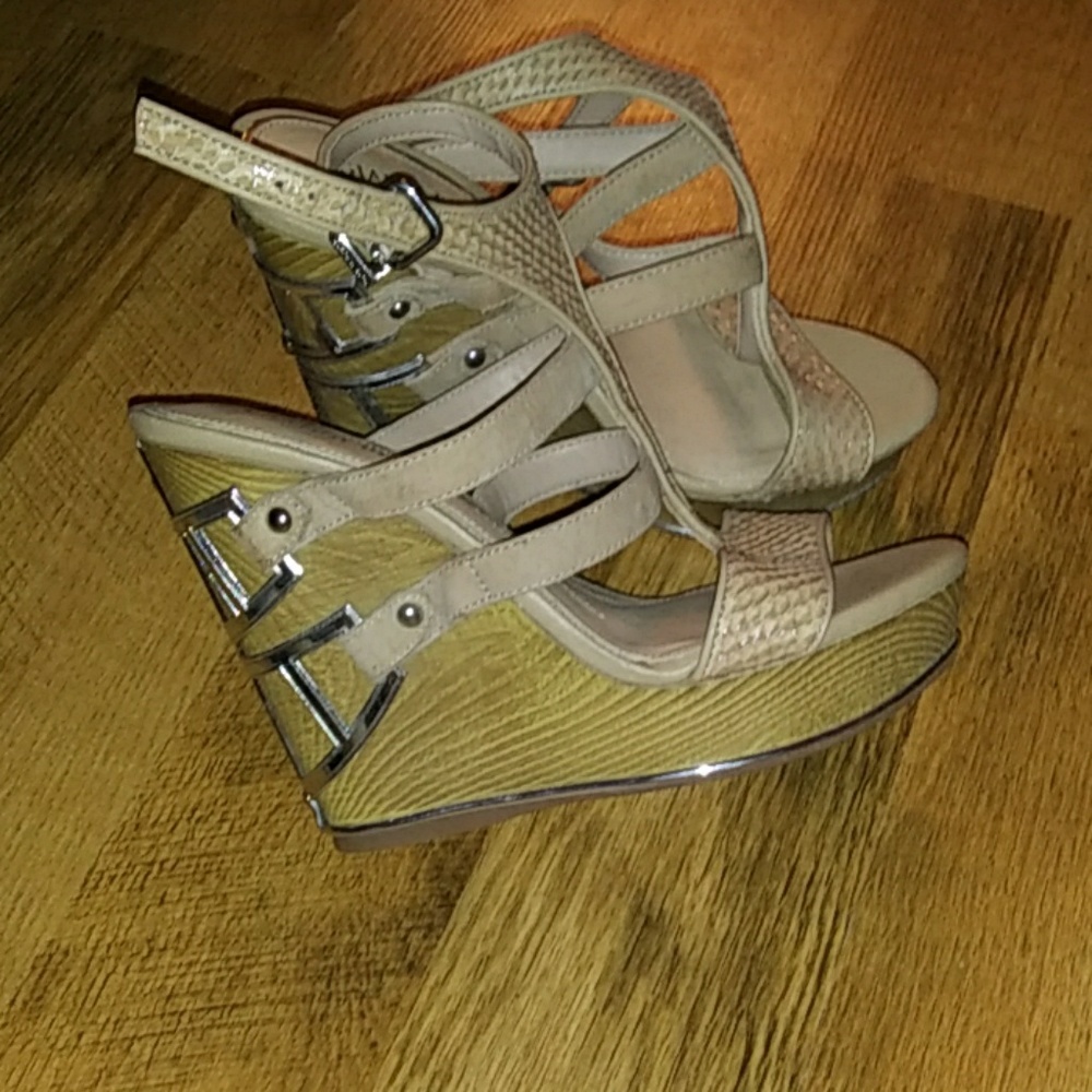 Shoes - Picture 2 of 4